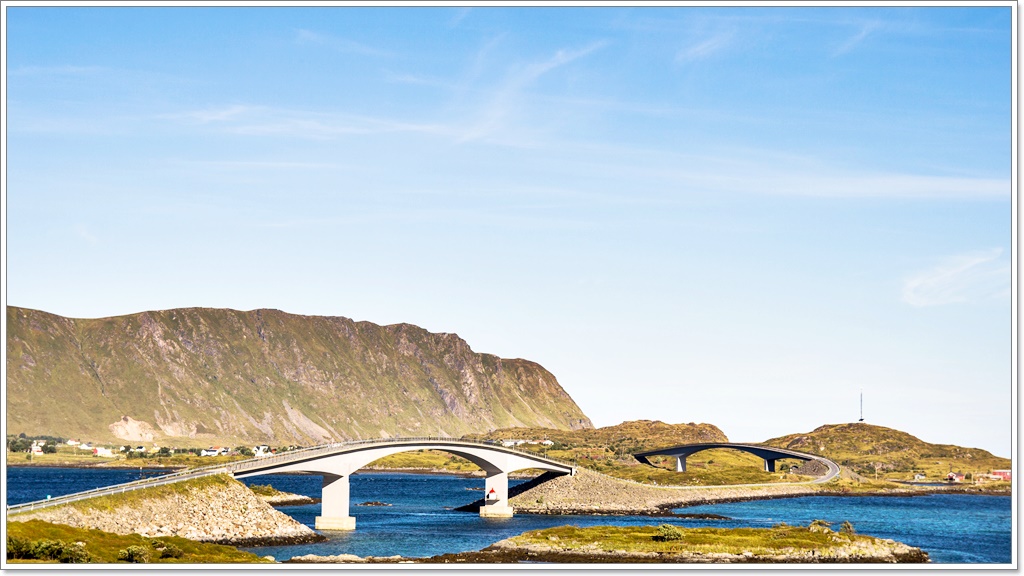 Geschwungene Brücken in Norwegen