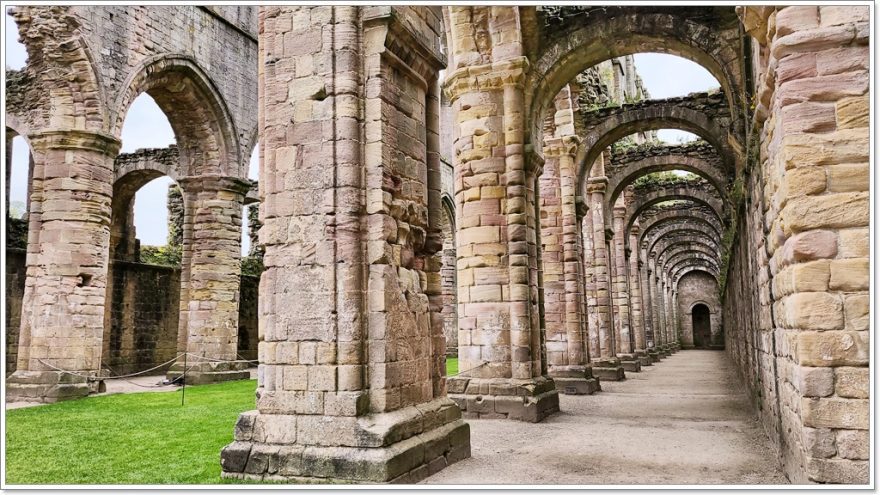 Fountains Abbey - England - English Heritage