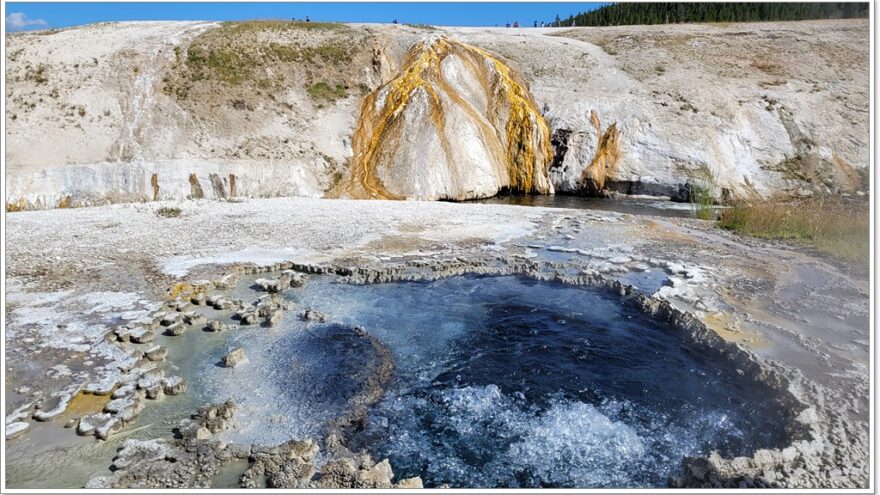 Yellowstone - Old Faithful - Upper Geyser Basin - USA